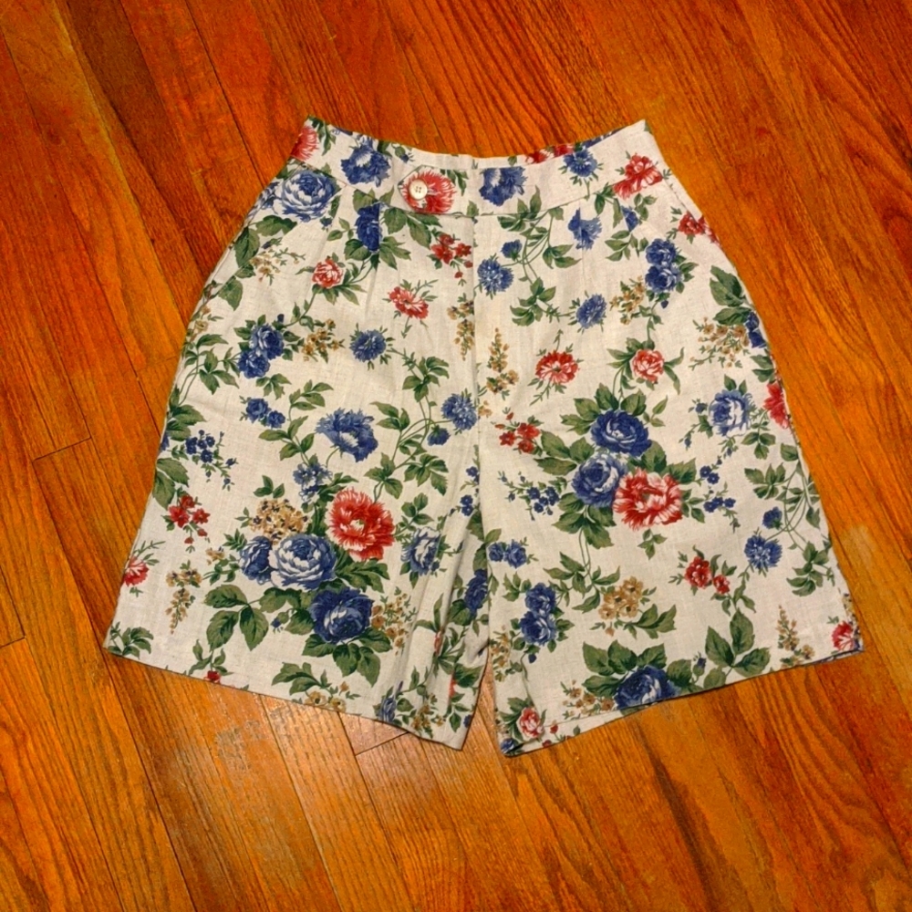 Vintage floral shorts high waisted